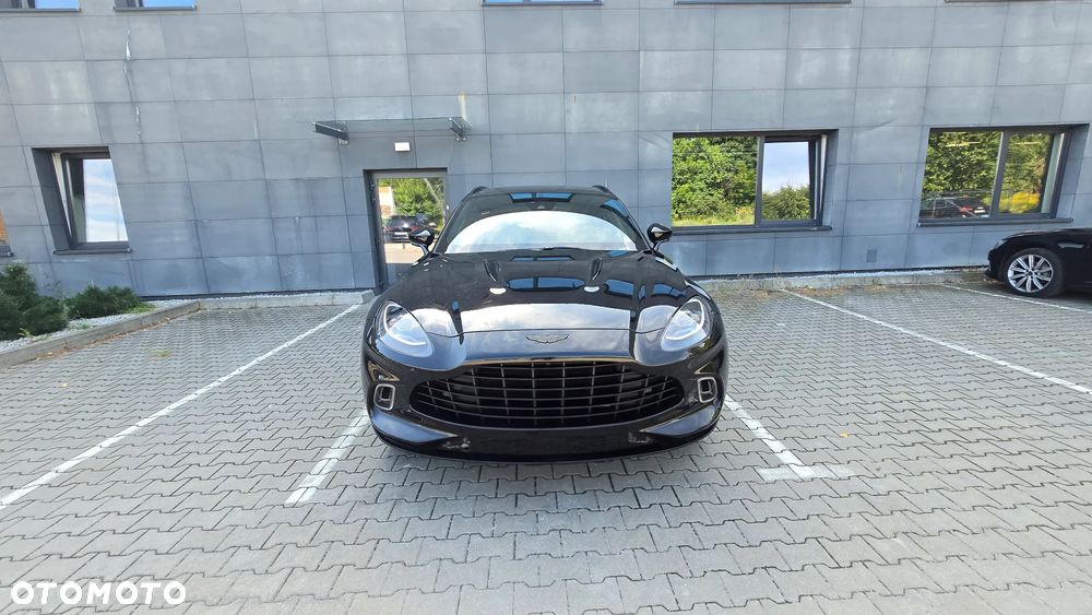 Aston Martin DBX - 22