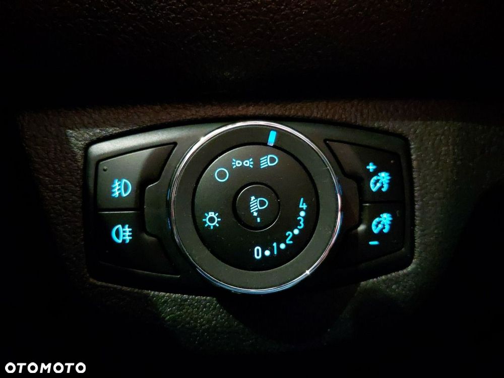 Ford Transit Courier - 27