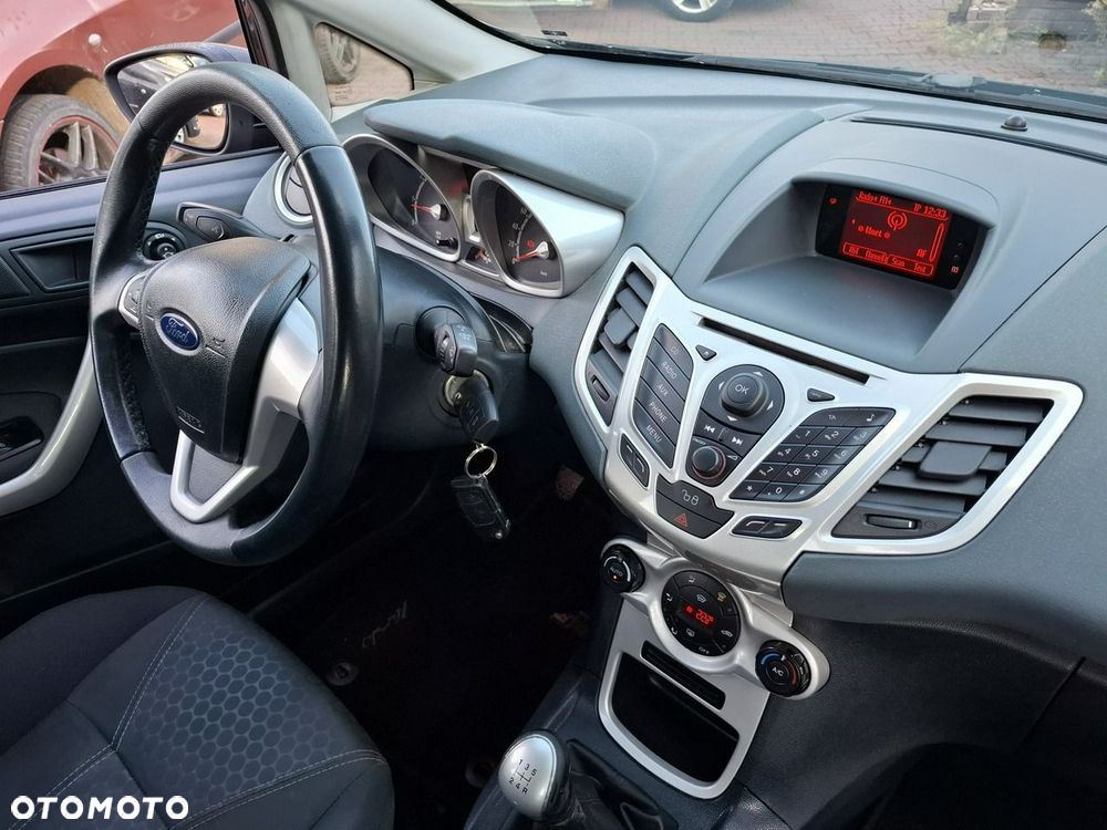 Ford Fiesta 1.25 Titanium X - 23