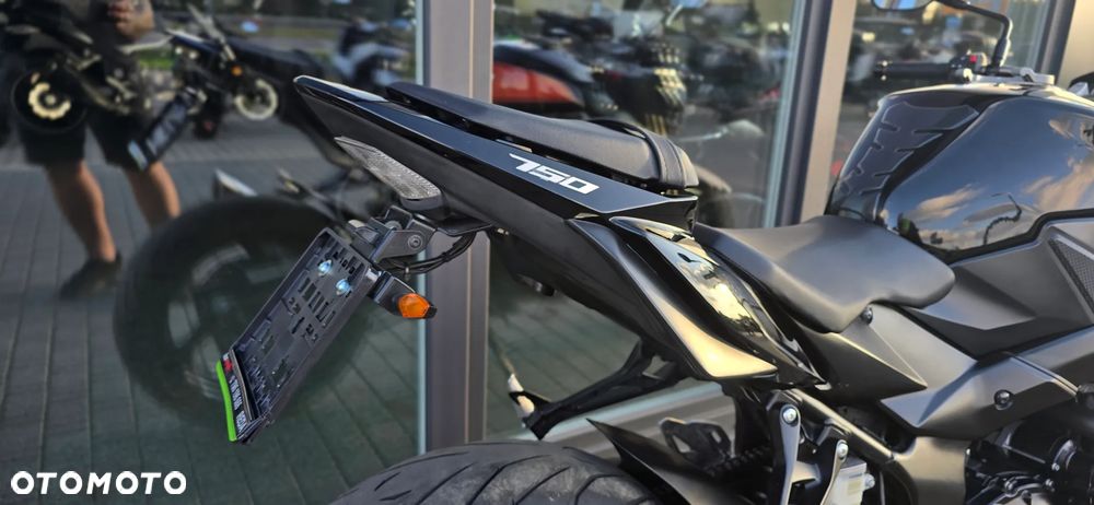 Suzuki GSR - 23