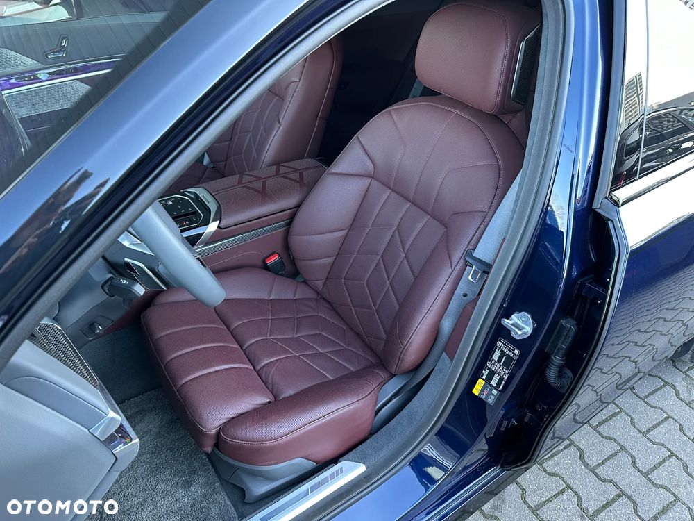 BMW i7 - 11