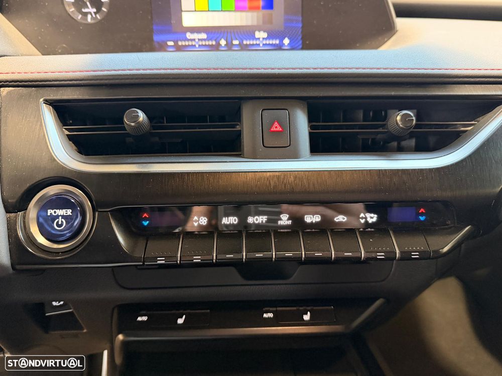 Lexus UX 250h F Sport - 32