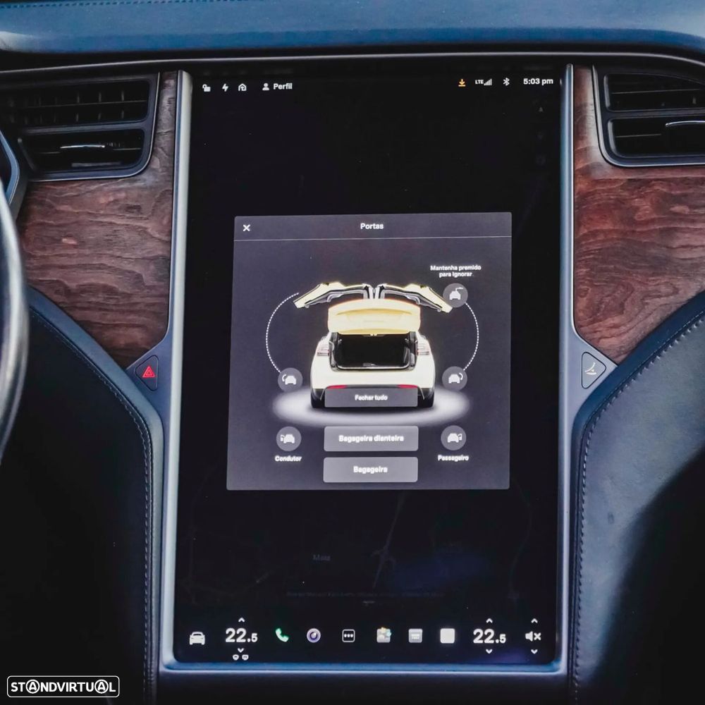 Tesla Model X - 15