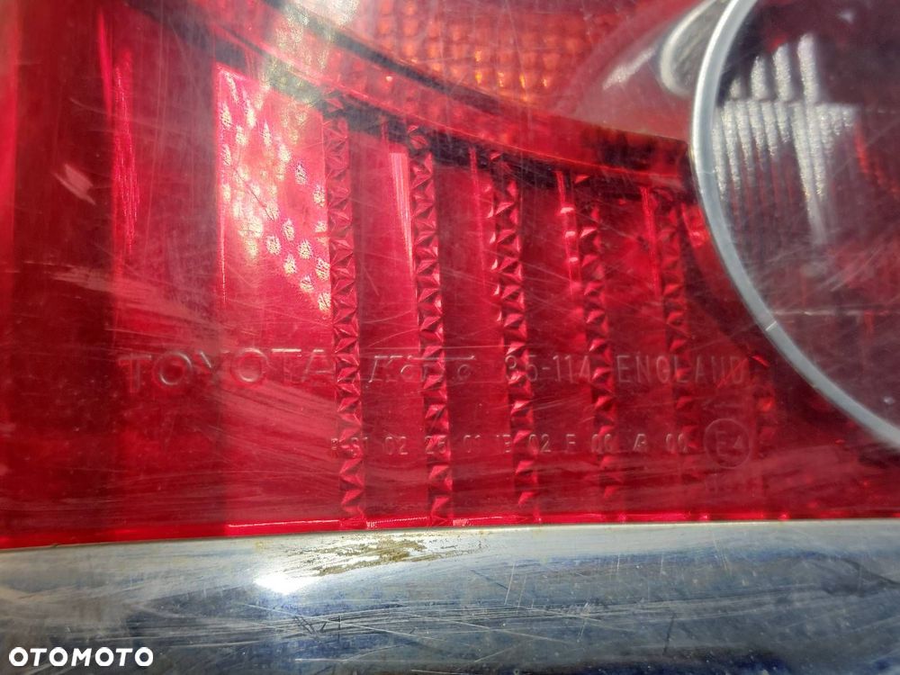 LAMPA LEWY TYŁ TOYOTA AVENSIS T25 LIFT KOMBI - 2
