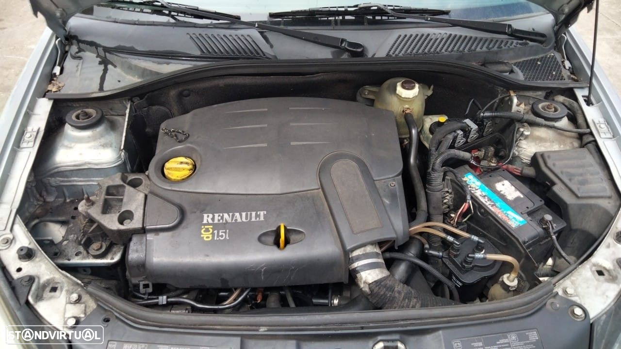 Renault Clio 1.5 DCI de 2002 disponível para peças - 4