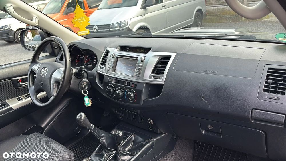 Toyota Hilux 2.5 D-4D SR - 20