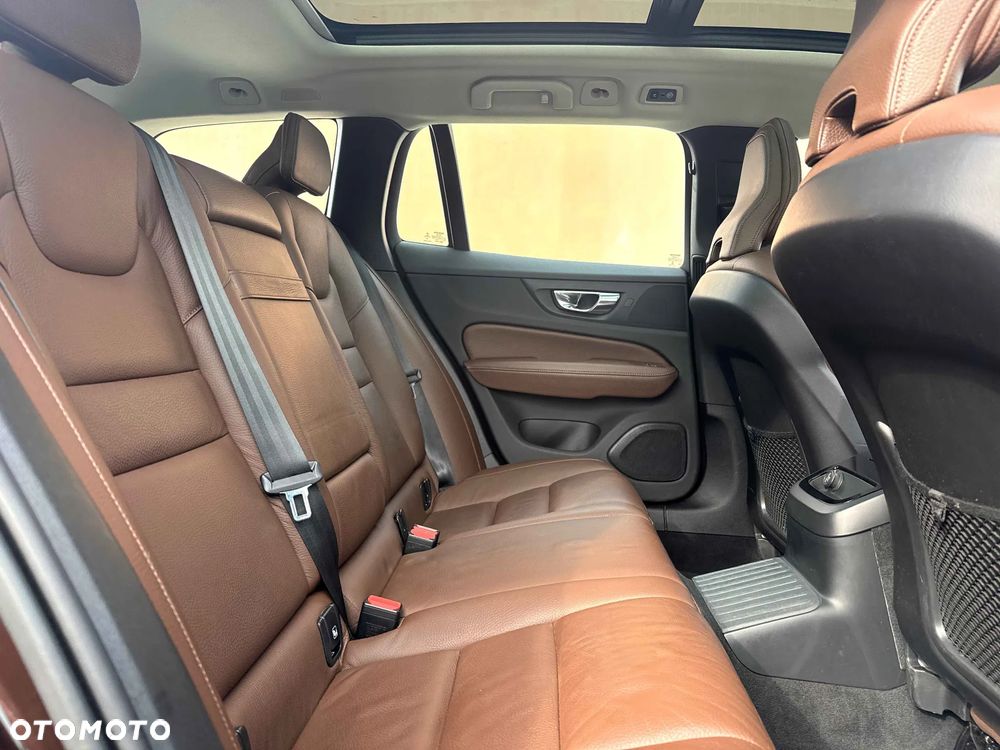 Volvo V60 T6 AWD Recharge Core - 6