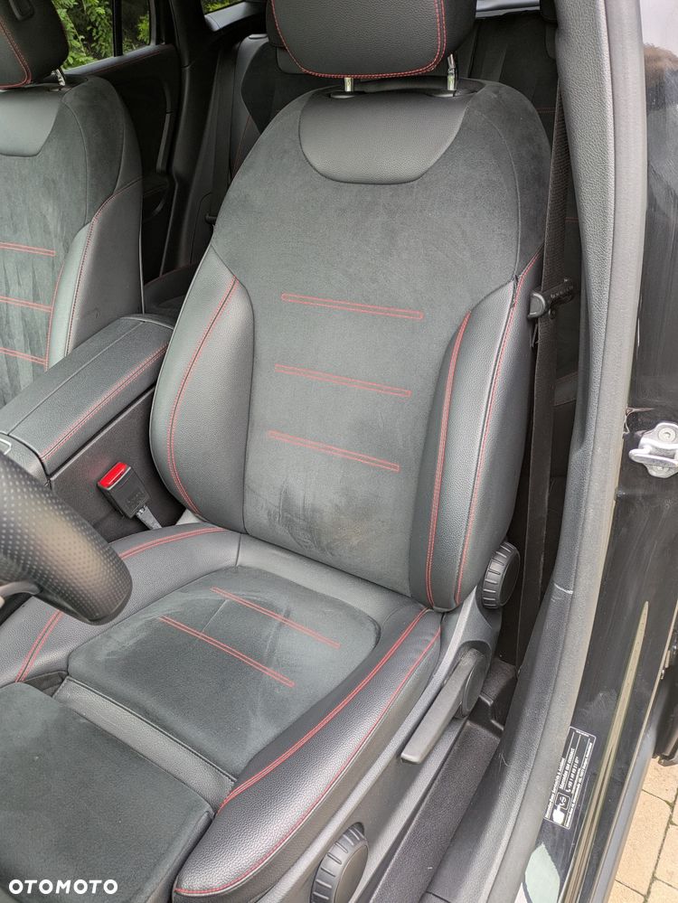 Mercedes-Benz GLA - 22