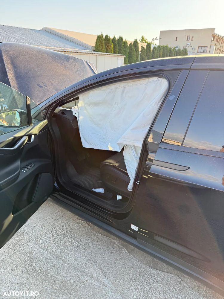 Tesla Model X - 15