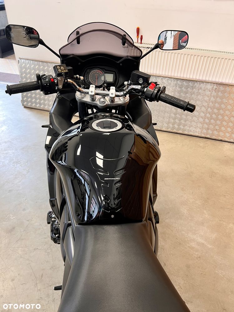 Suzuki GSX 1000 - 19
