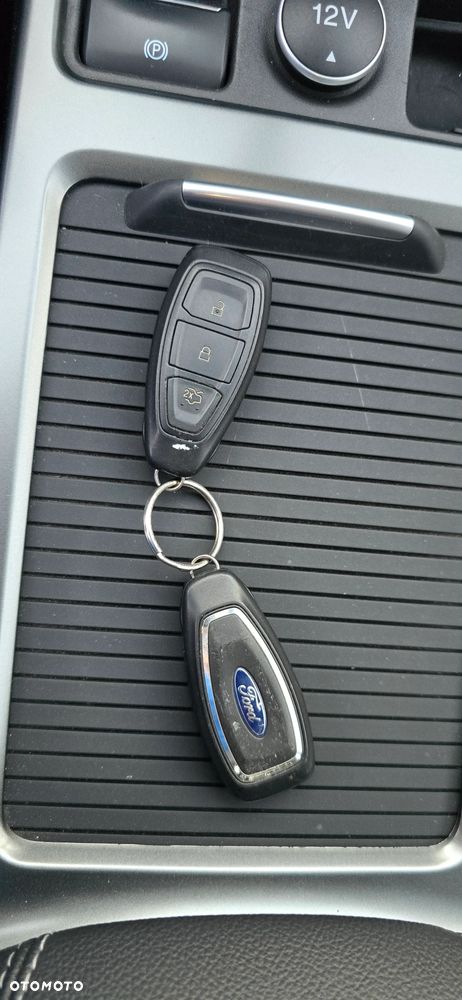 Ford Kuga 1.5 EcoBoost 2x4 Titanium - 28