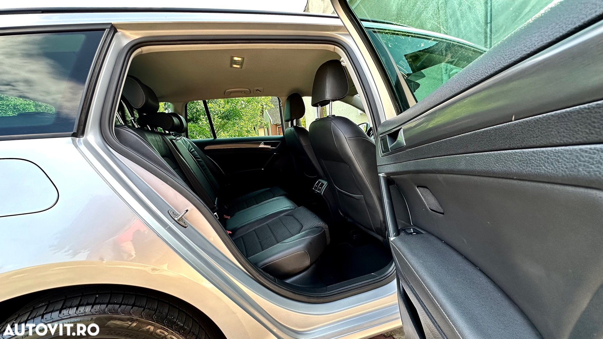 Volkswagen Golf 1.6 TDI BlueMotion Technology DPF Comfortline - 6
