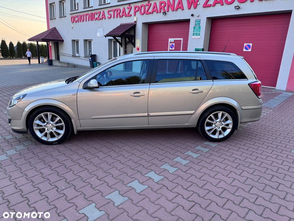 Opel Astra 2.0 Turbo Cosmo - 11