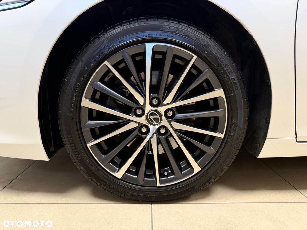 Lexus ES 300h Business Edition - 33
