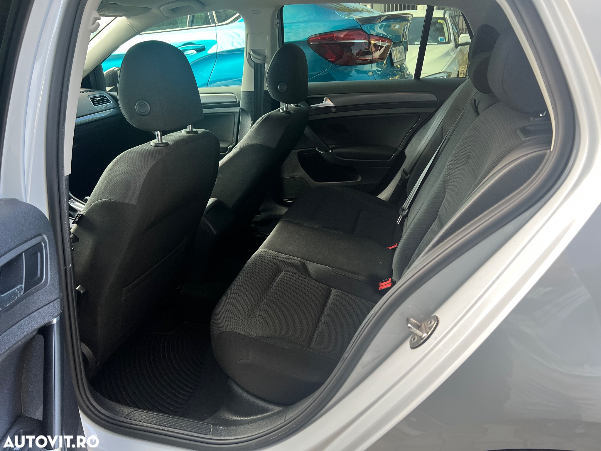 Volkswagen Golf - 17