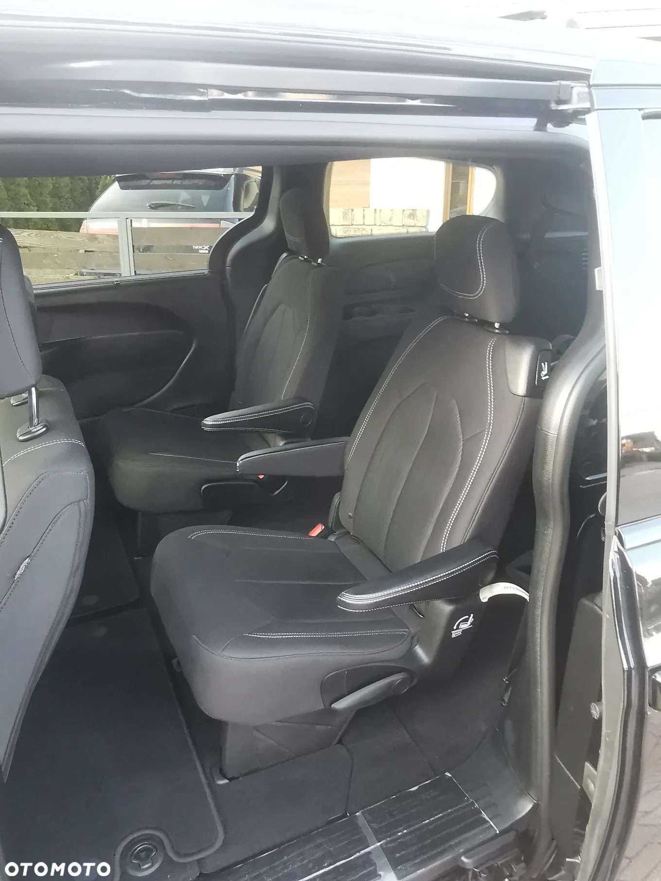 Chrysler Pacifica - 11