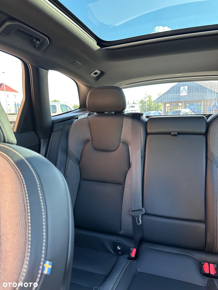 Volvo XC 60 T6 Plug-In Hybrid AWD Plus Dark - 7