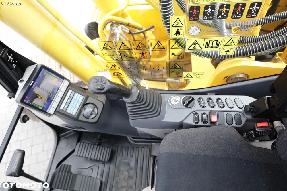 Komatsu PC210LC-11 - 23
