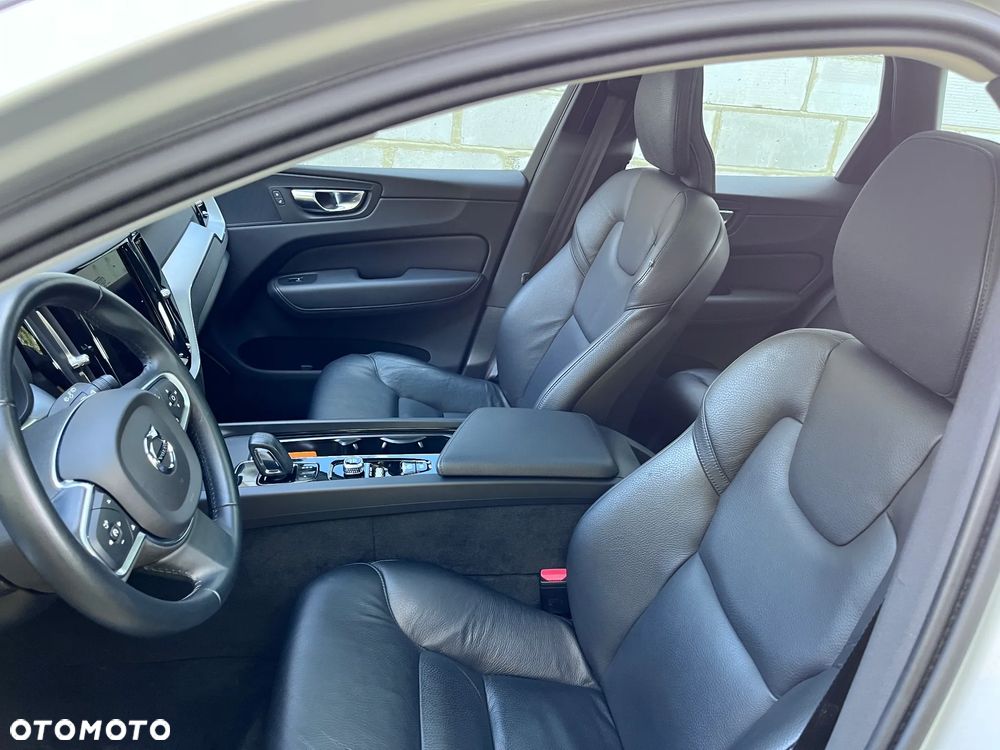 Volvo XC 60 T6 Plug-In Hybrid AWD Inscription - 16