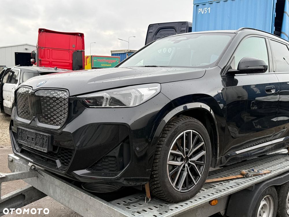 BMW iX1 xDrive30 M Sportpaket - 1