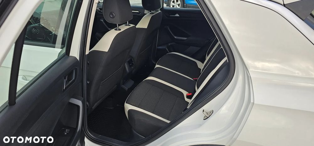 Volkswagen T-Roc - 15