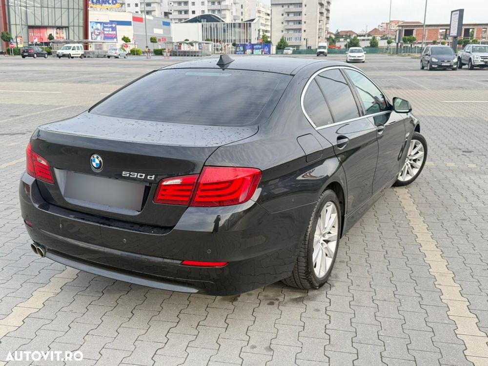BMW Seria 5 530d xDrive - 11