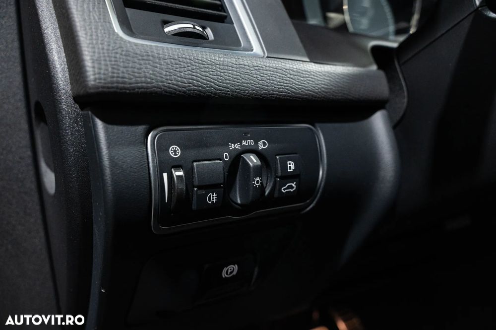 Volvo XC 60 D4 VEA Start-Stop R-Design - 24