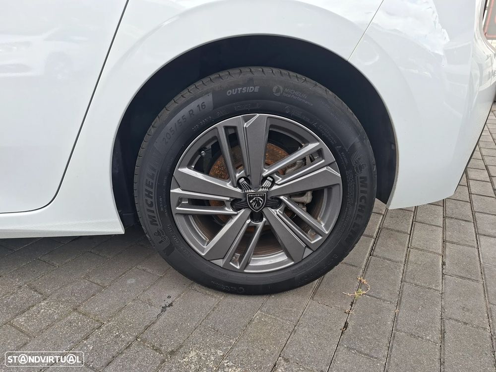 Peugeot 308 1.5 BlueHDi Active Pack EAT8 — fotografia 17
