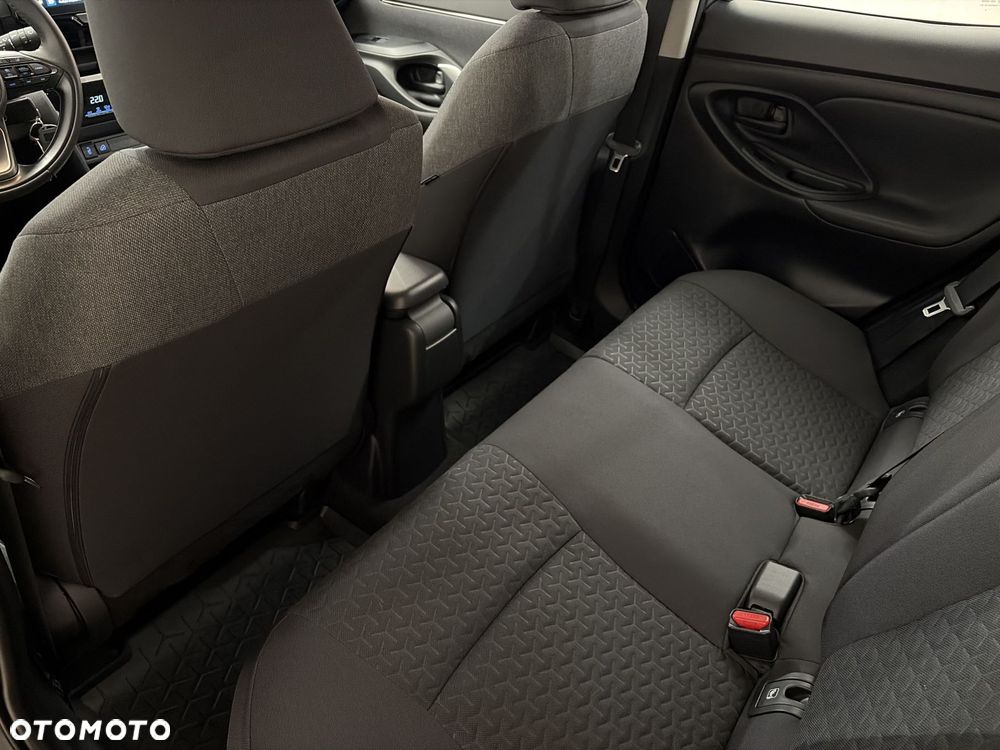 Toyota Yaris Cross Hybrid 1.5 Comfort 4x4 - 12