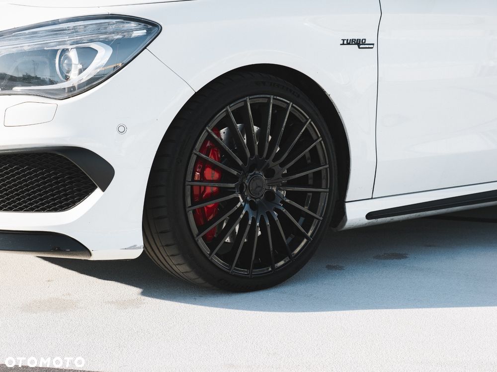 Mercedes-Benz CLA 45 AMG 4-Matic - 16