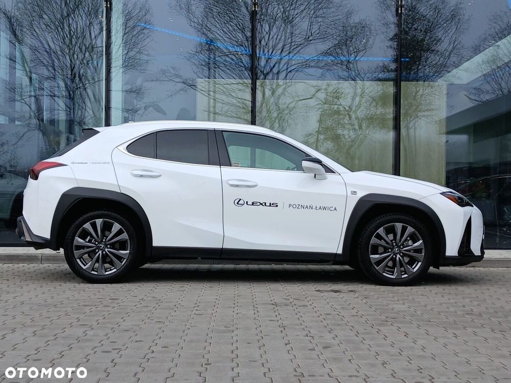 Lexus UX 300h F Sport Design - 4