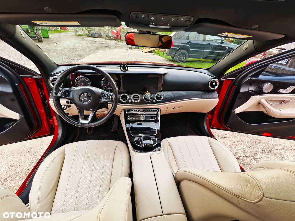 Mercedes-Benz Klasa E 300 9G-TRONIC - 17