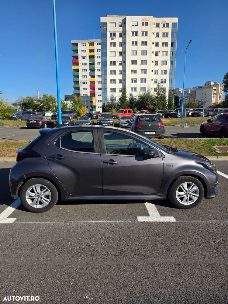 Toyota Yaris 1.5 VVT-i HSD Dynamic Bi-tone - 10