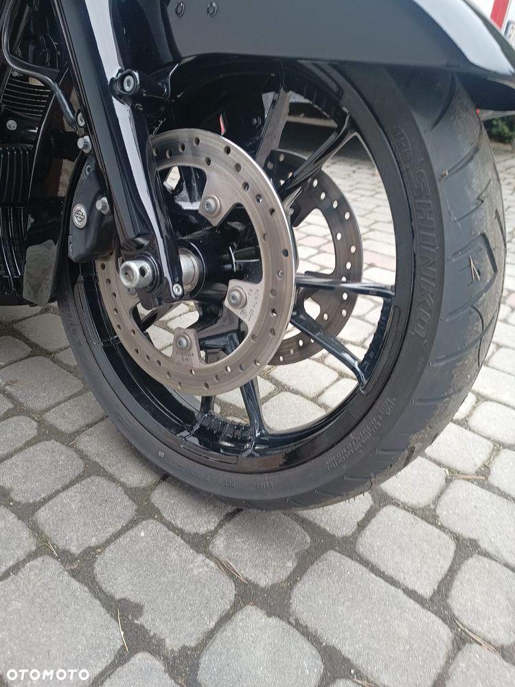 Harley-Davidson Touring Street Glide - 11