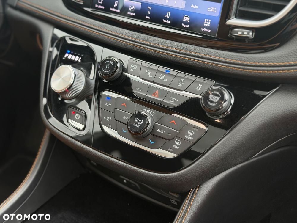 Chrysler Pacifica - 25