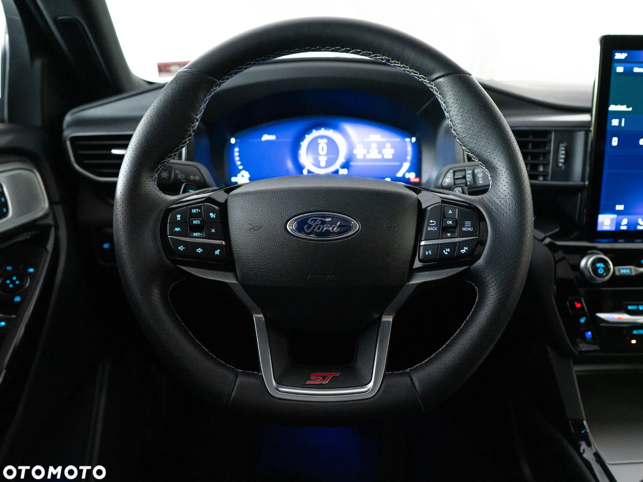 Ford Explorer - 33