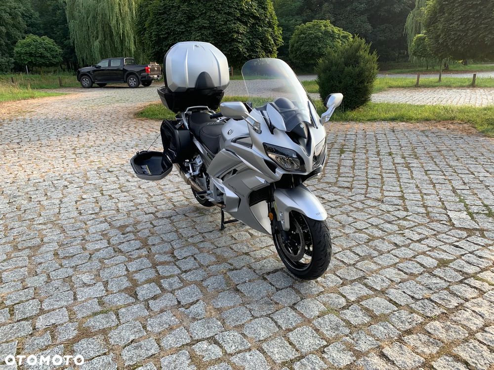 Yamaha FJR - 16