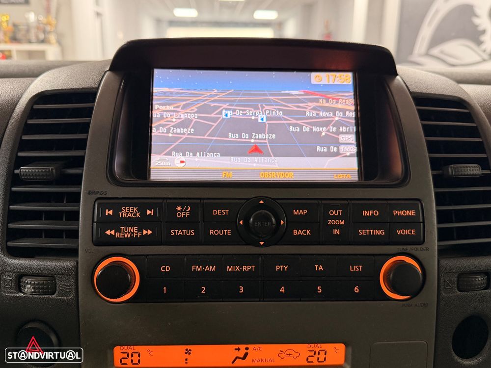 Nissan Navara 2.5 dCi CD LE Premium AT - 37