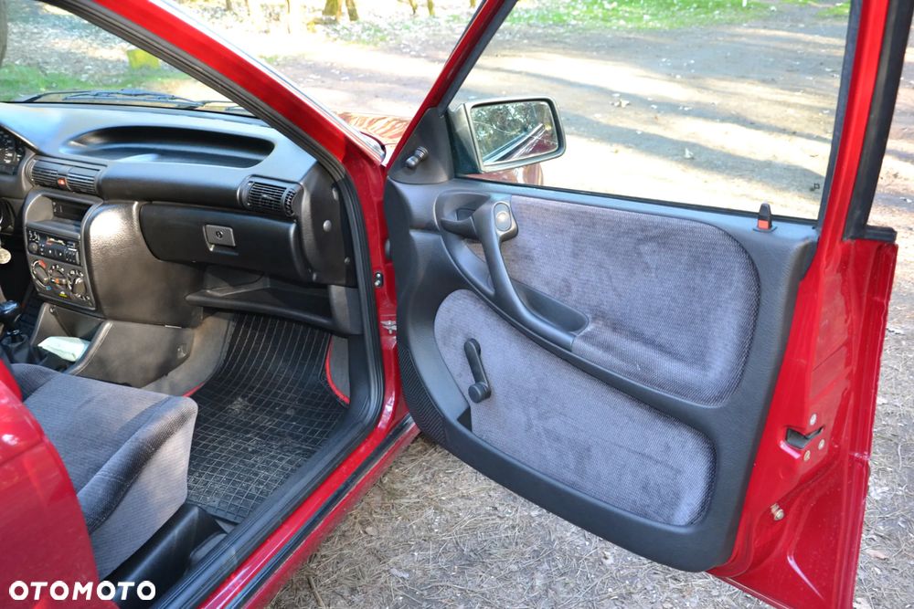 Opel Astra 1.6 GLS - 12