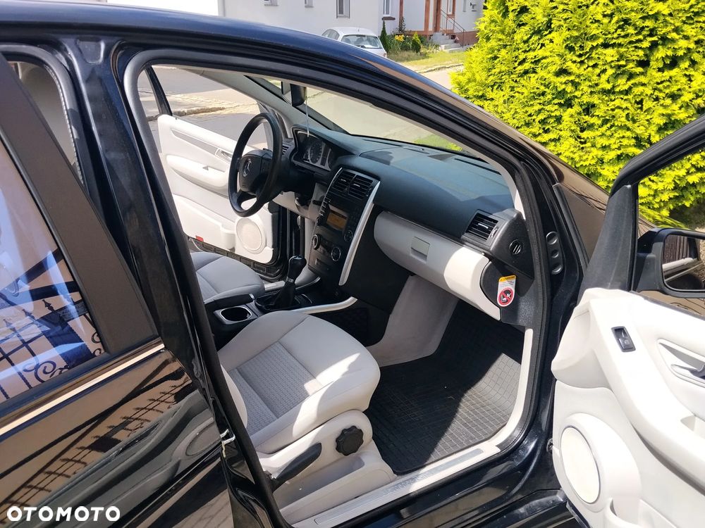 Mercedes-Benz Klasa B 200 Special Edition - 26