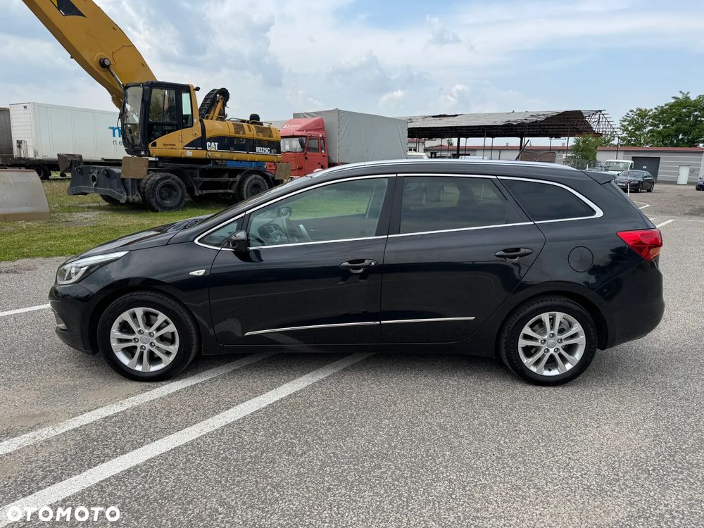 Kia Ceed 1.6 GDI Dream-Team Edition - 12