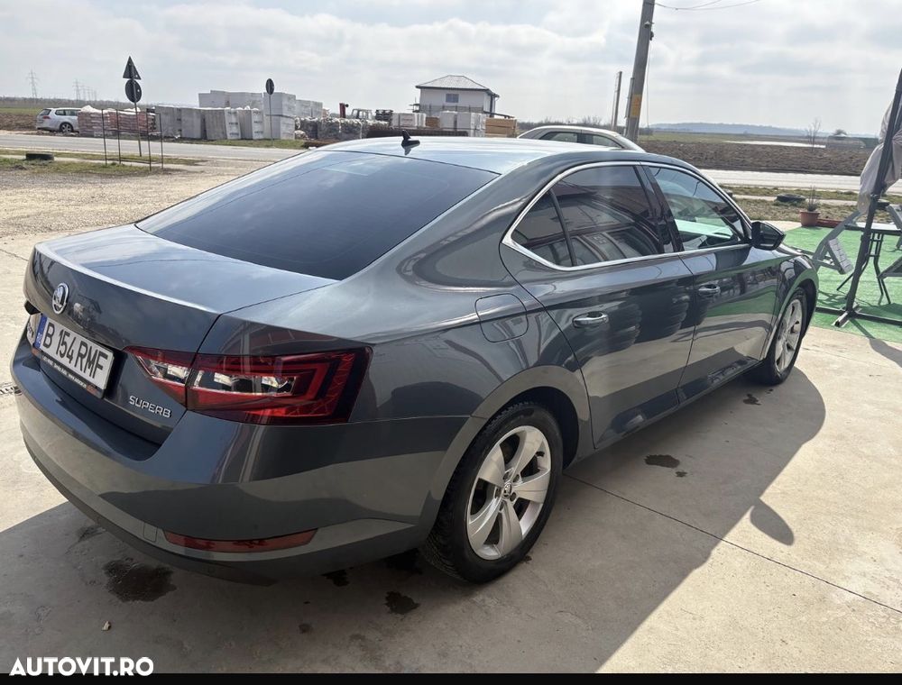 Skoda Superb 2.0 TDI DSG Ambition - 1
