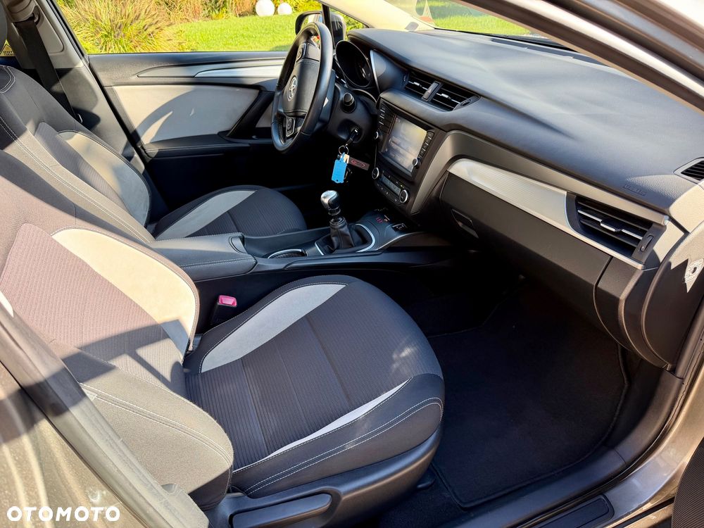 Toyota Avensis 1.8 Sol plus NAVI - 22