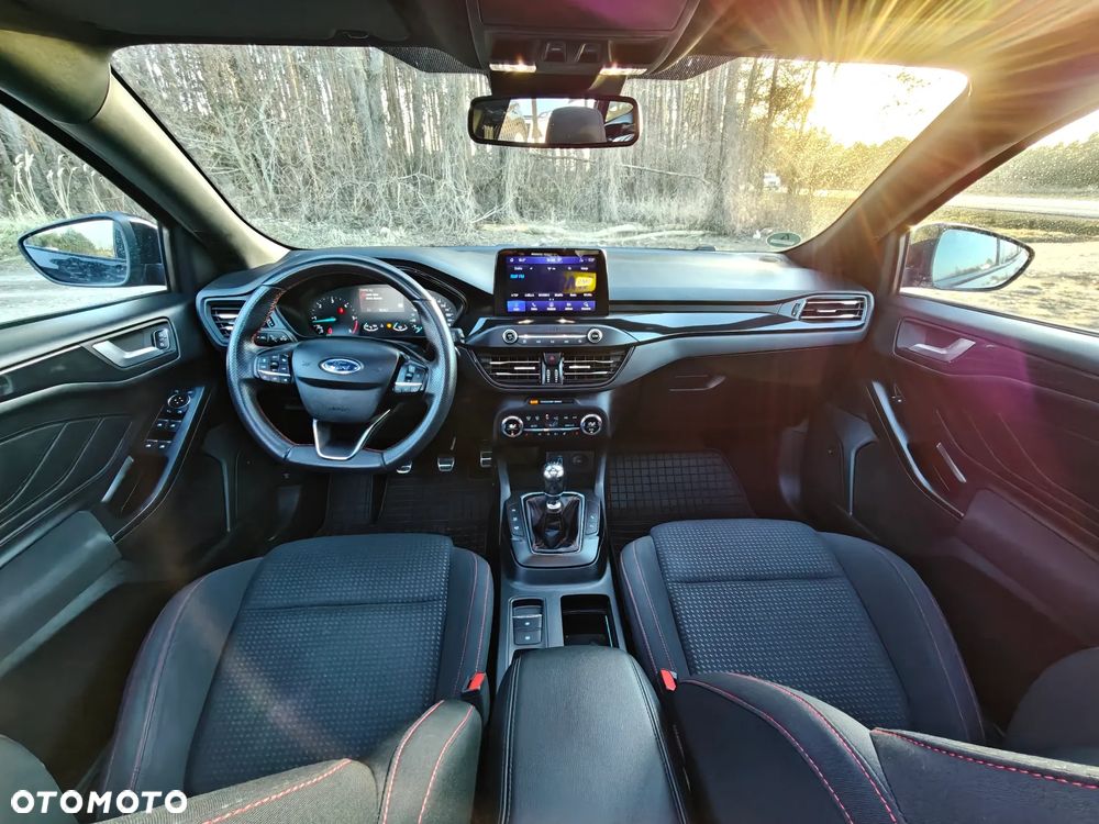 Ford Focus 1.5 EcoBlue Start-Stopp-System ST-LINE - 24