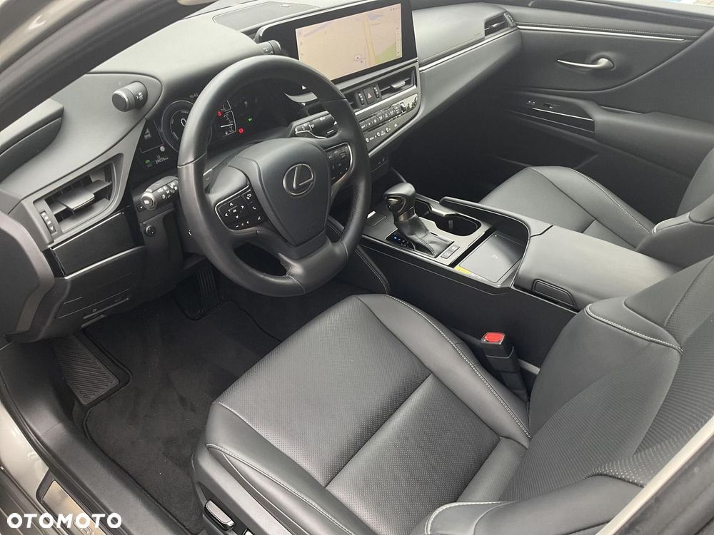 Lexus ES 300h F Sport Design - 10