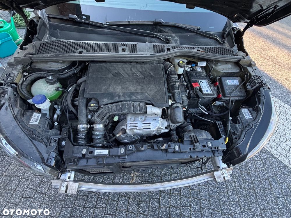 Peugeot 208 - 12