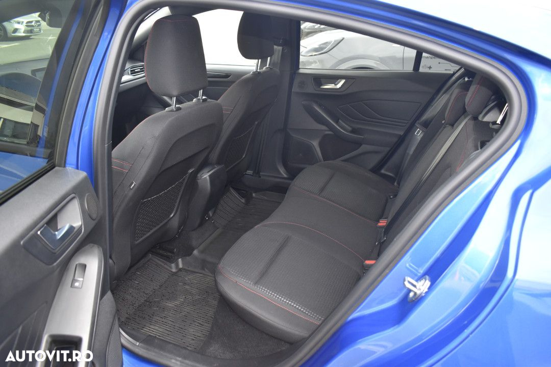 Ford Focus - 12