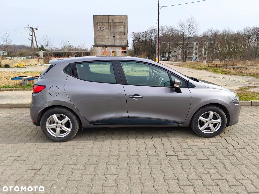 Renault Clio 1.2 16V Life - 12