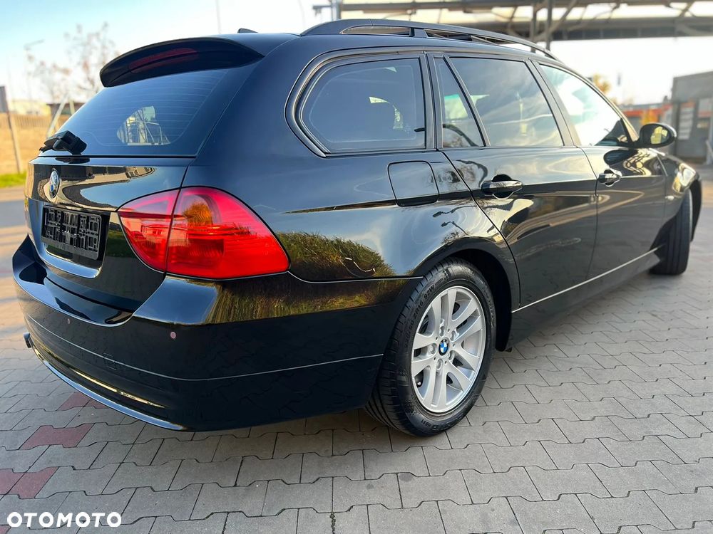 BMW Seria 3 320d DPF Touring - 4