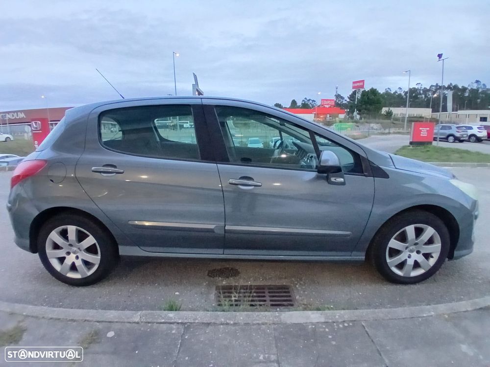 Peugeot 308 1.6 HDi Executive - 4
